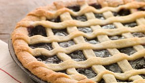 Пирог с грецкими орехами и финиками