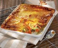 Картофельная запеканка с мясом индейки и клюквенным соусом