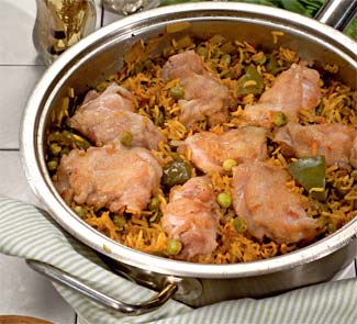 Куриные бёдрышки с шафрановым рисом