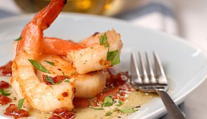 Креветки в беконе