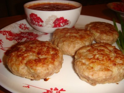 Котлеты с овсяными хлопьями и соусом чили