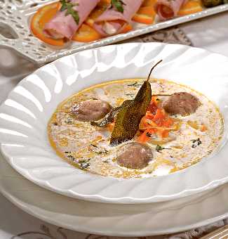 Пасхальный суп с клецками из печенки