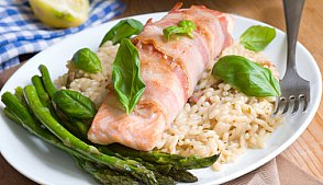 Новогодний лосось с беконом