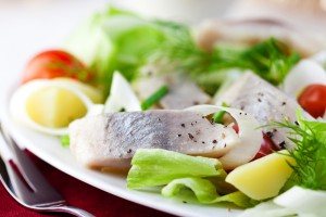 Салат из сельди, яиц и картофеля