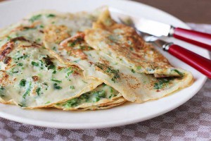 Рецепт - Блины на пиве с зеленью и беконом