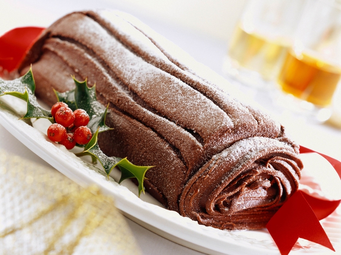Рулет с шоколадным узором