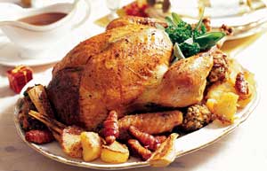 Запеченный гусь с яблоками и черносливом