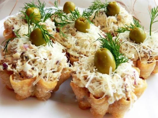 Тарталетки с сардинами