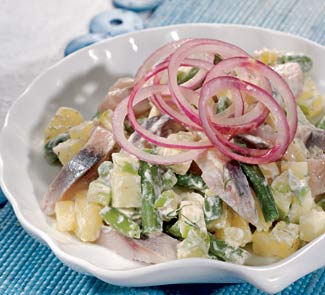 Салат с сельдью и зеленой фасолью