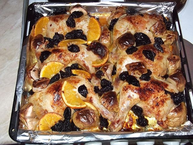 Курица с черносливом