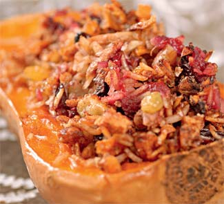 Запеченная тыква с яблоками, орехом и изюмом