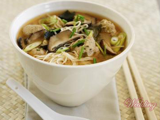 Бульон грибной с пирожками