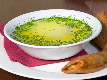 Бульон с мясными блинчиками