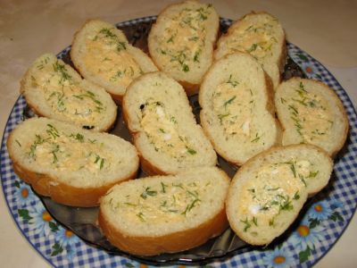 Батон фаршированный мясом и зеленью