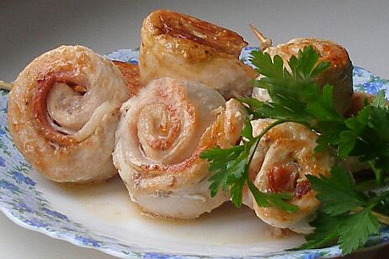 Пикантные рулетики с грибной начинкой и сырным тестом