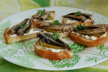 Бутерброды со шпротами