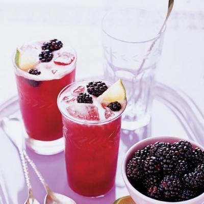 Чай с ежевикой