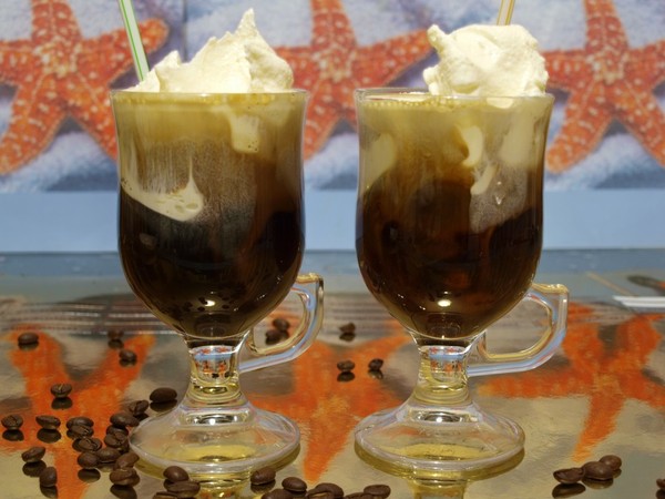 Кофе с мороженым