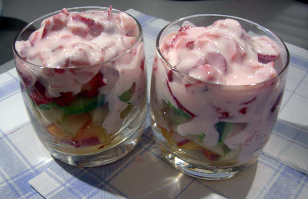 Салат фруктовый с йогуртом