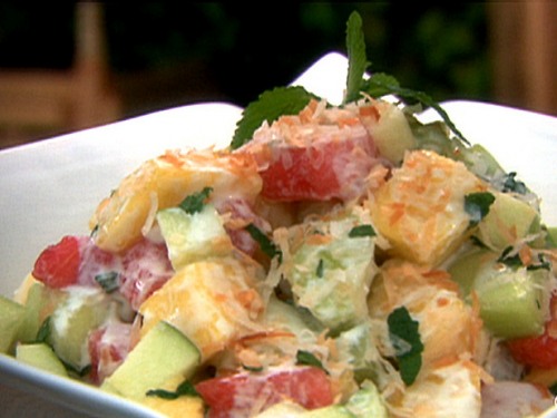 Салат с лепестками роз и хризантем