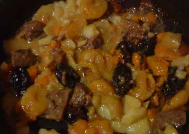 Морковь, тушенная с черносливом