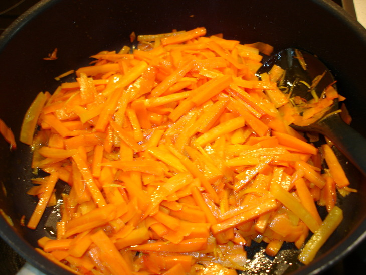 Морковь, тушенная в сметане