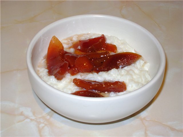 Рисовая каша с вареньем