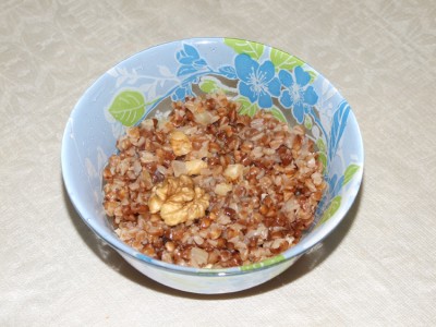 Шоколадная каша с орехами