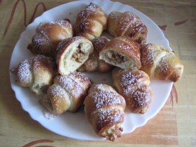 Рогалики творожные с орехами