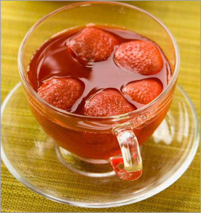 Компот из клубники с соком красной сморо