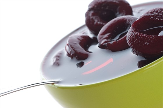 Компот сливовый с вином