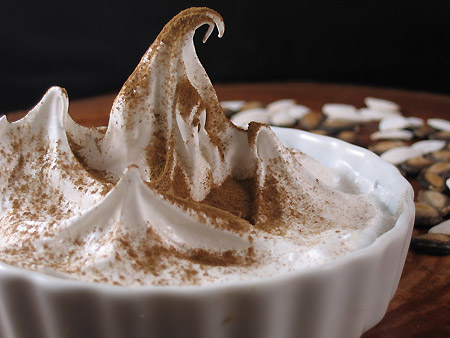 Нежный миндальный крем с апельсином и персиками