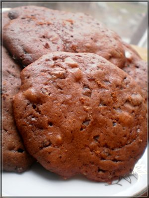 Шоколадное печенье с миндалем