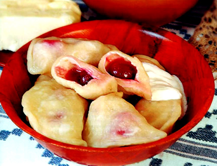 Вареники с вишней жареные