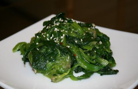 Салат из перца с чесночно-ореховым соусом