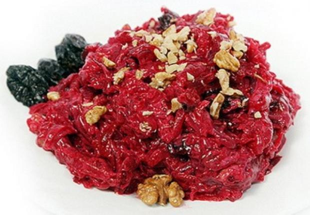 Салат свекольный с редькой