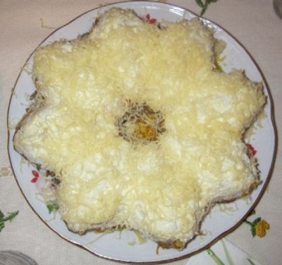 Салат с копченой курицей и кукурузой