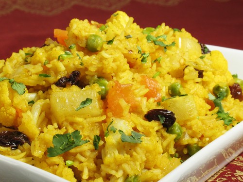 Салат с курицей и рисом