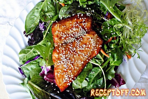 Салат с лососем