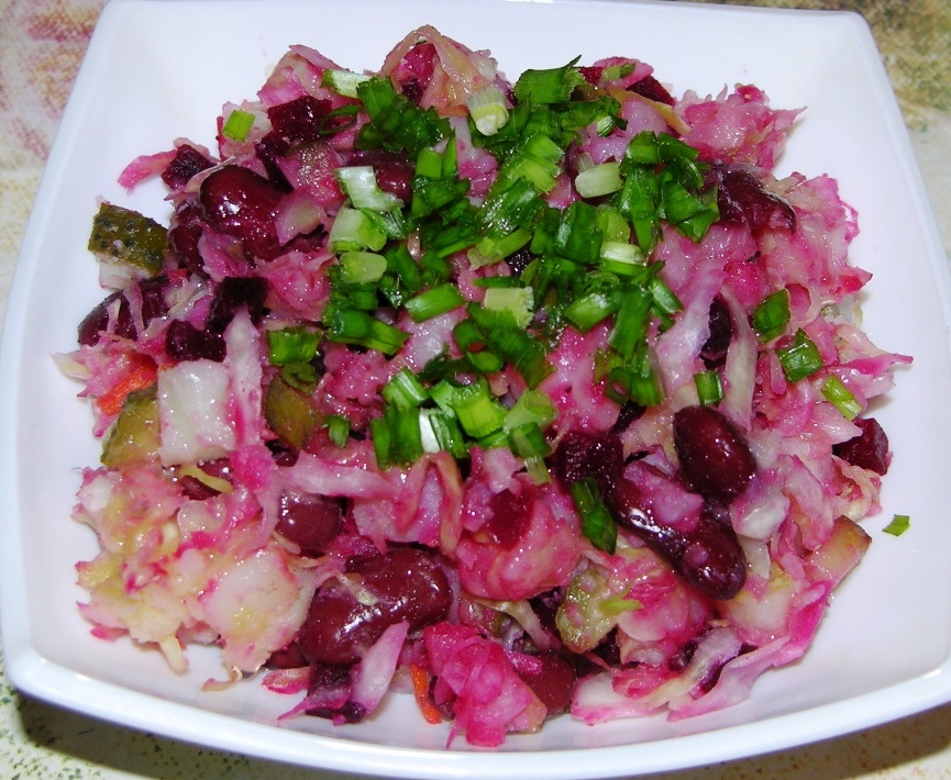 Винегрет с мидиями и грибами