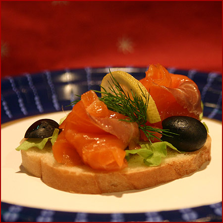 Рулетики из осетрины