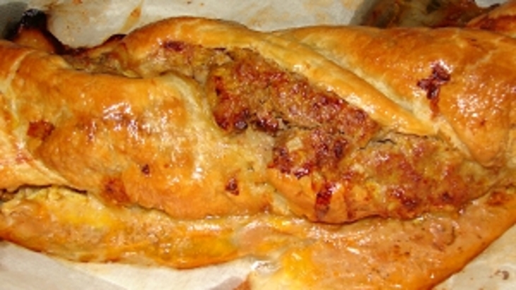 Говядина в плетенке из слоеного теста