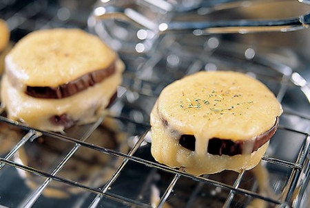 Закуска из сыра с базиликом